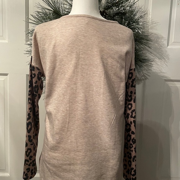 Cheetah sweatshirt - Picture 5 of 7